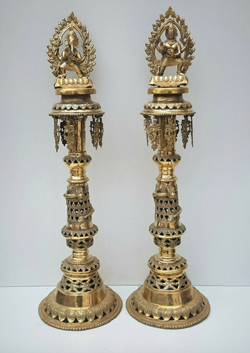 Diyo with Statue and Stand